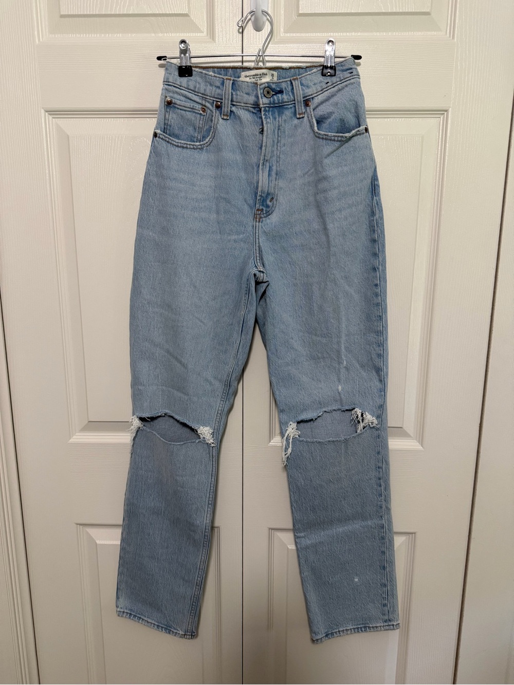 Abercrombie & Fitch Ultra High Rise 90s Straight Left Distressed Jeans Size 2